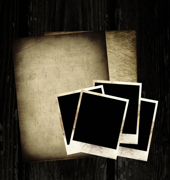 Carta vintage e foto su sfondo legno — Foto Stock