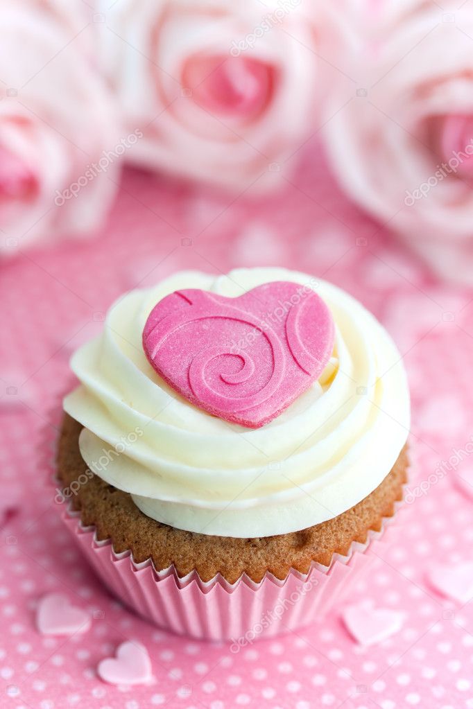 Cupcake decorated with an embossed sugar heart