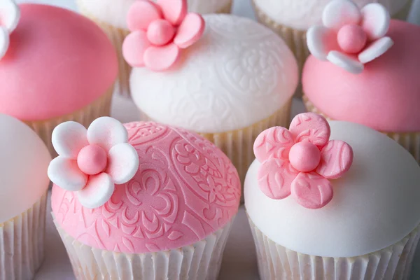 Wedding cupcakes — Stock Photo, Image