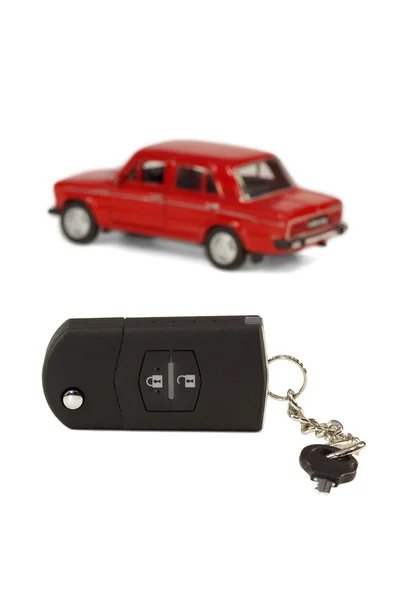 Автомобільні ключі та автомобіль — стокове фото