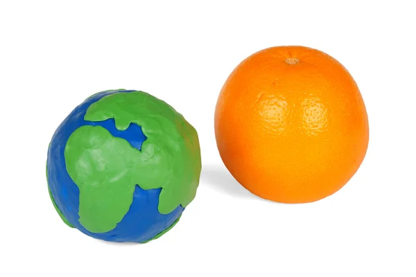 橡皮泥地球和橙 — 图库照片