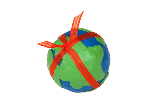 Глобус с красным бантом — стоковое фото