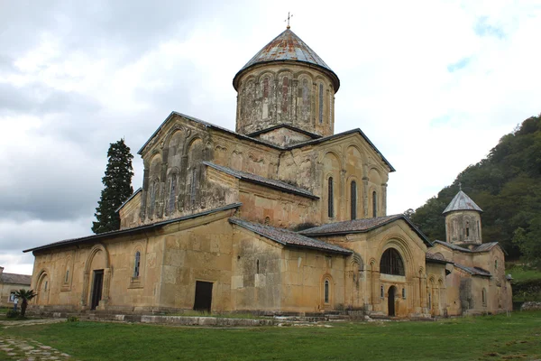Gamla ortodoxa kloster Gelatiklostret nära kutaisi - Georgien. UNESCO plats. — Stockfoto