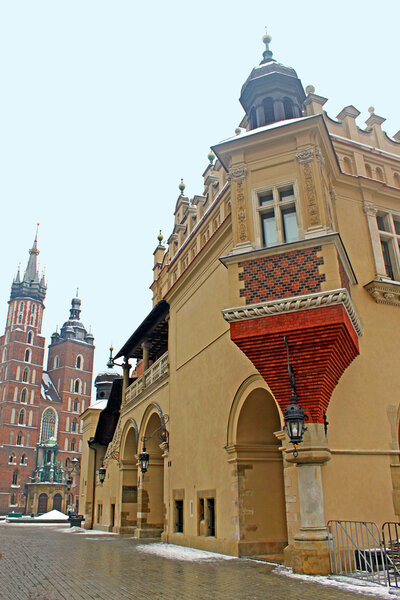 Sukiennice and St. Mary 's Basilica - Cracow Old Town
