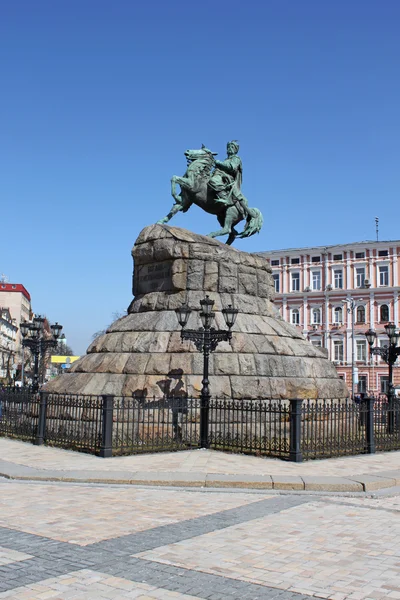 Historic monument to Hetman Bogdan Khmelnitsky on Sofia square in Kiev, Ukr — Stock Photo, Image
