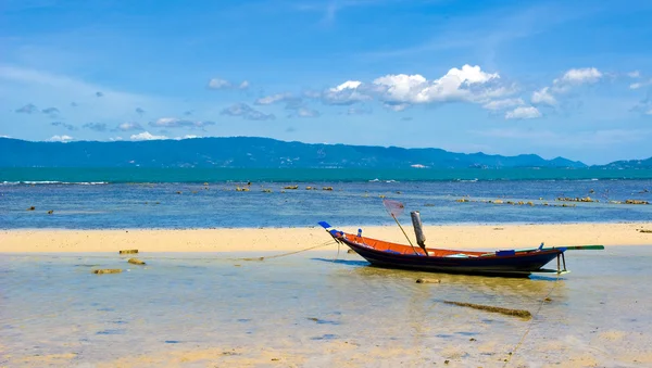 泰国船在天堂海滩设置 — 图库照片