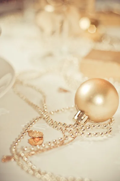 Beautiful gold place setting for Christmas — Stock Photo, Image