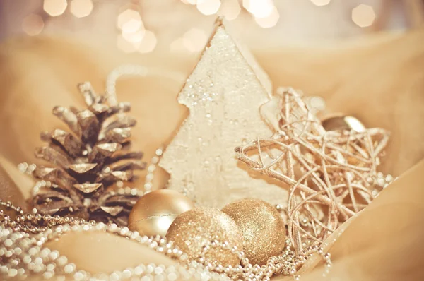 황금빛 크리스마스 장식 — 스톡 사진
