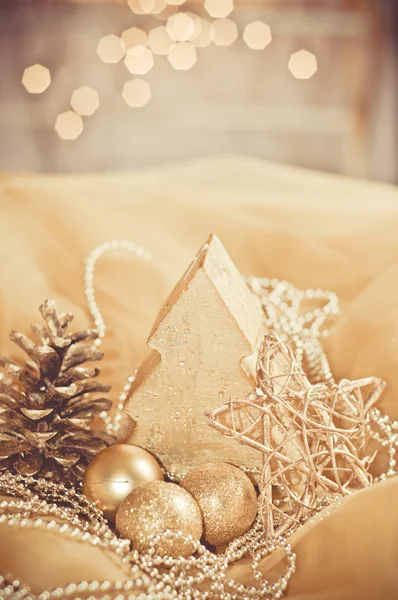 Διακοσμητικό χρυσό Χριστουγεννιάτικο στολίδι — Φωτογραφία Αρχείου