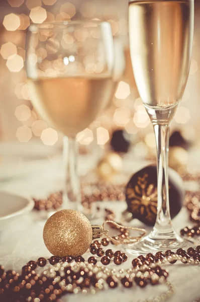 Beautiful gold place setting for Christmas — Stock Photo, Image