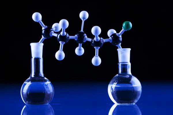 Equipamento químico e moléculas — Fotografia de Stock