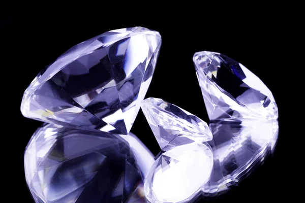 Diamantes Jóias Sobre Fundo Espelhado — Fotografia de Stock