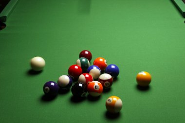 Bilardo Zamanı! Tablo havuzu oyun kavramını!