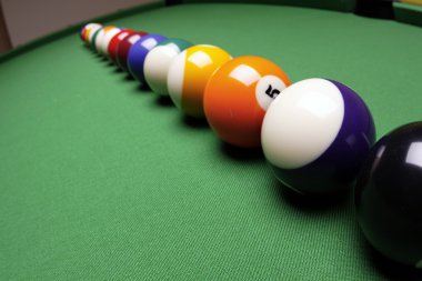 Bilardo Zamanı! Tablo havuzu oyun kavramını!