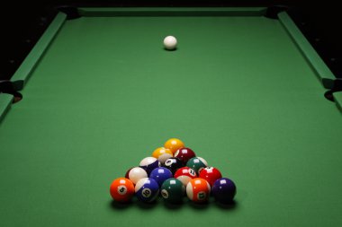 Bilardo Zamanı! Tablo havuzu oyun kavramını!