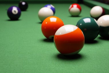 Bilardo Zamanı! Tablo havuzu oyun kavramını!