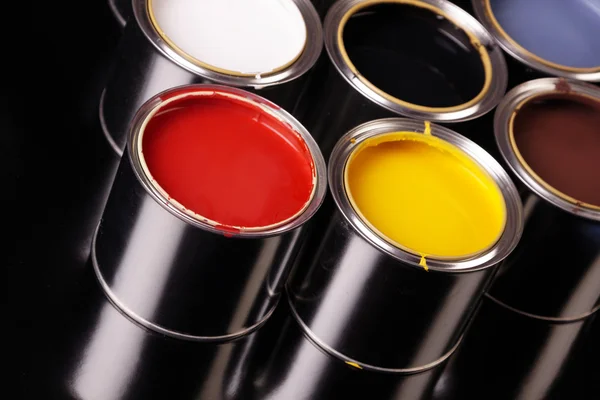 Scatole di vernice colorata — Foto Stock