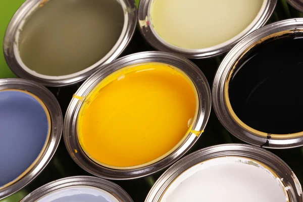 Coloridas latas de pintura — Foto de Stock