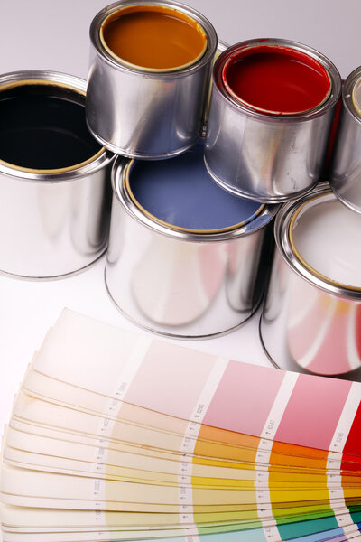 Красочные банки для красок
