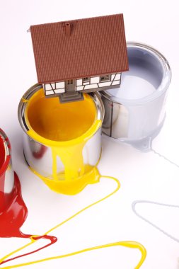 Beyaz arka plan üzerinde boya dökülmesini! Resim Evi