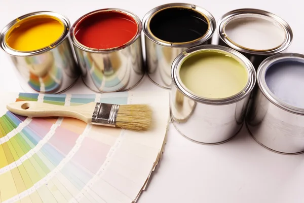 Malarstwo, farby, puszki, paintbrusches i więcej! — Zdjęcie stockowe
