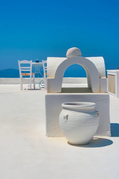Terraza blanca en Santorini — Foto de Stock