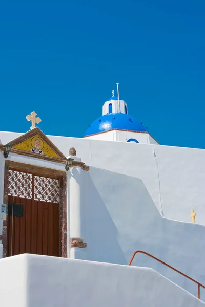 Bella chiesa blu a Santorini — Foto Stock