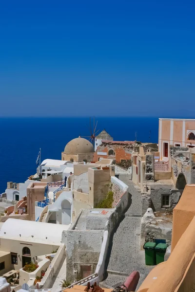 Beautiful view on Oia village and wind mill — Stock Photo, Image