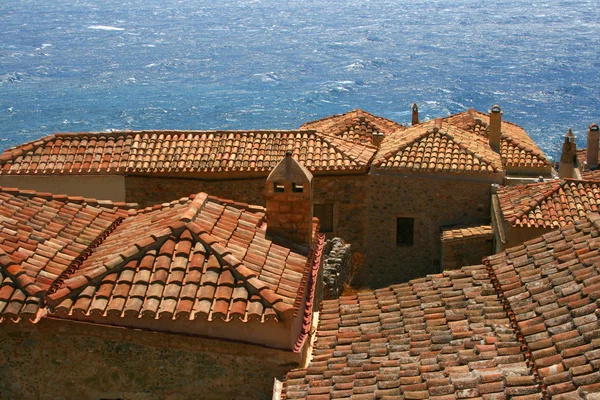 Dachy Monemvasía, Grecja — Zdjęcie stockowe