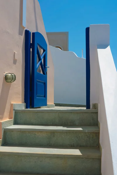 Bela rua vazia em Santorini — Fotografia de Stock