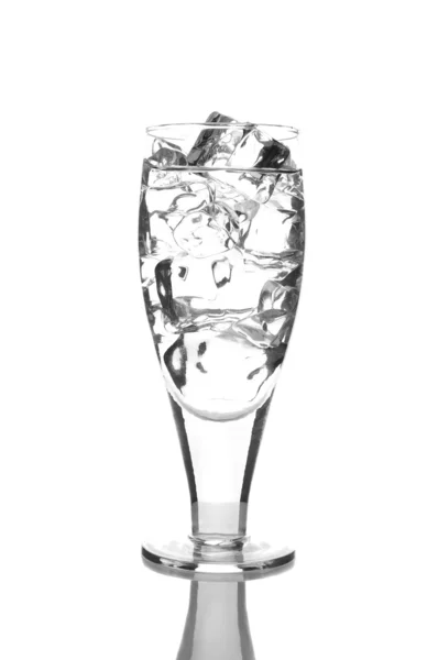 Detail sklenice vody a ledu — Stock fotografie