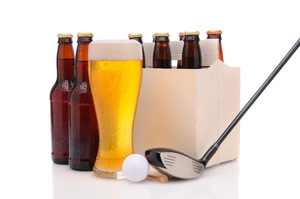 Ölflaskor med golf club och boll — Stockfoto