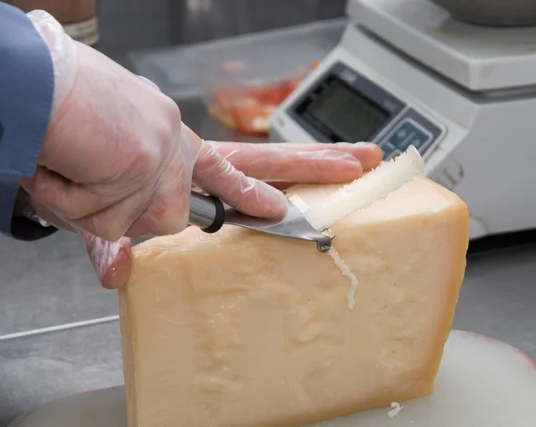 Corte de queijo — Fotografia de Stock