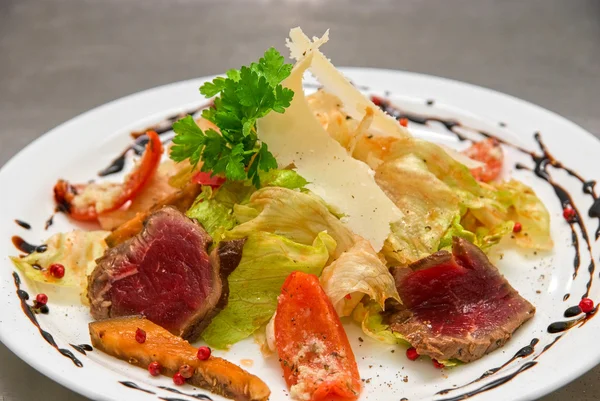 Salade met rosbief — Stockfoto