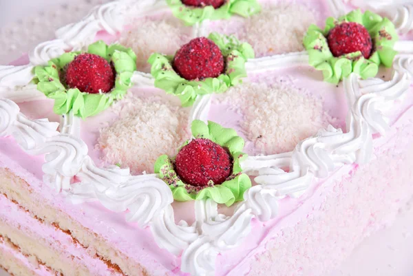 用草莓奶油蛋糕特写 — 图库照片