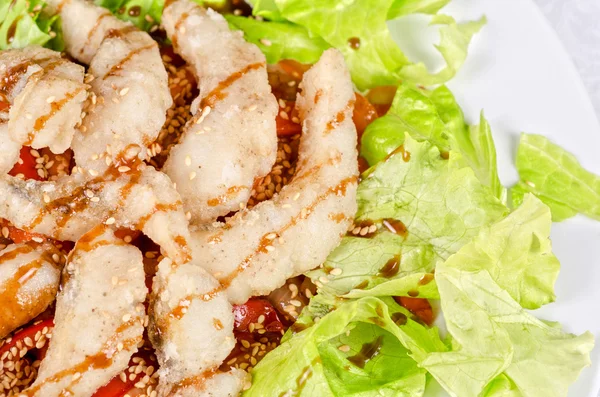 Блюдо жареного филе-пикеперх — стоковое фото