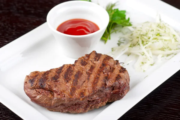 Sappige geroosterde biefstuk — Stockfoto