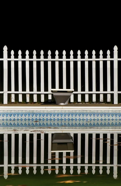 Басейн Білий Паркан Вночі — стокове фото