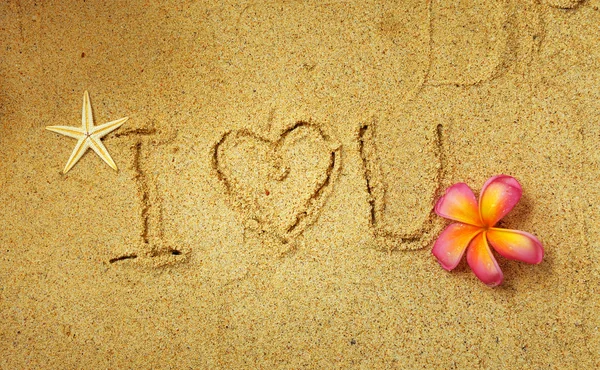 "Ik hou van je "in het zand — Stockfoto