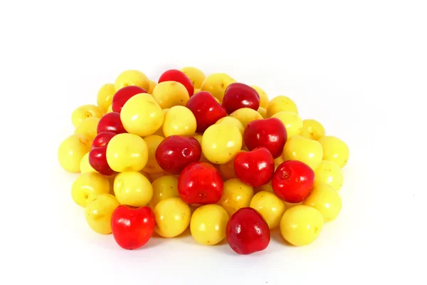 Cerejas vermelhas e amarelas — Fotografia de Stock