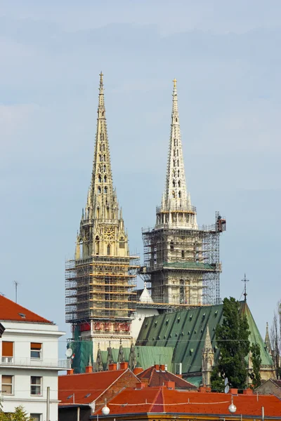 Torens van de kathedraal van zagreb — Stockfoto