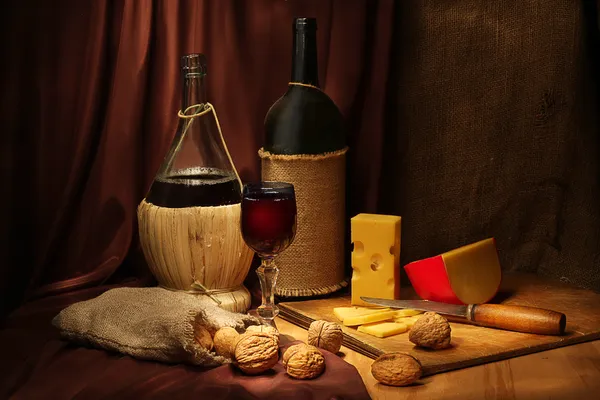 Wein und Käse lizenzfreie Stockfotos