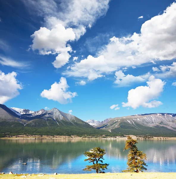 Lago montanhas — Fotografia de Stock