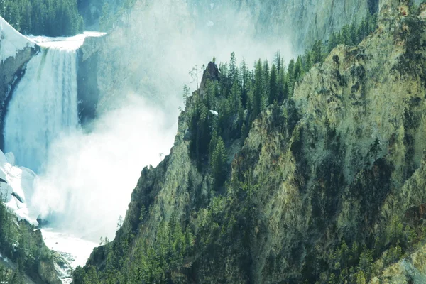 Yellowstone'da şelale — Stok fotoğraf