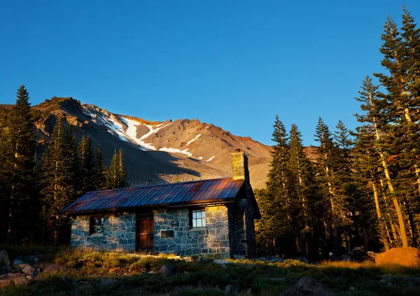 Cabaña de montaña — Foto de Stock