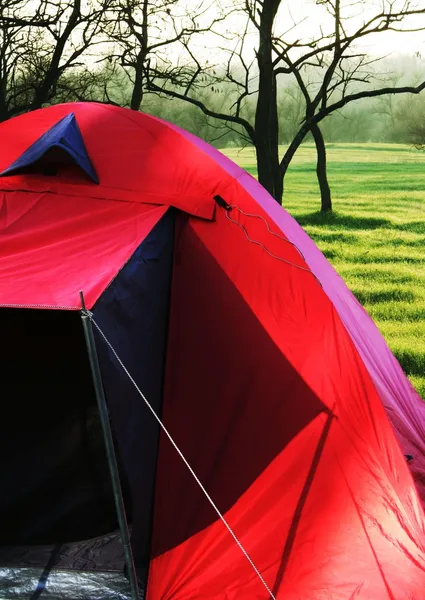 Красная палатка — стоковое фото
