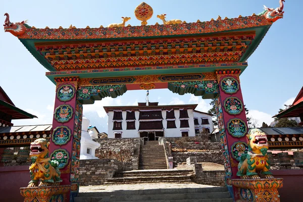 Буддистские ворота — стоковое фото