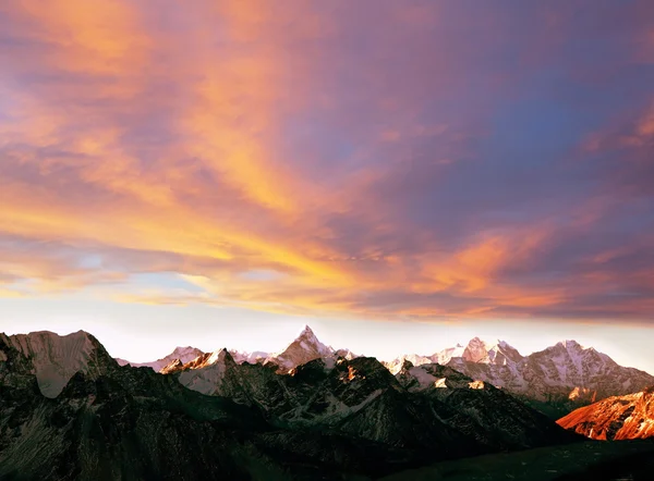 Himalaya im Morgengrauen — Stockfoto