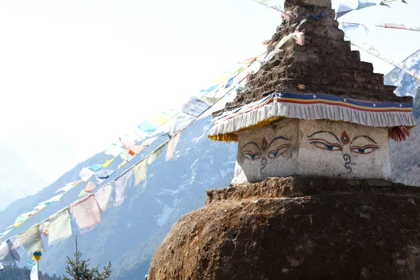 喜马拉雅山中的佛塔 — 图库照片