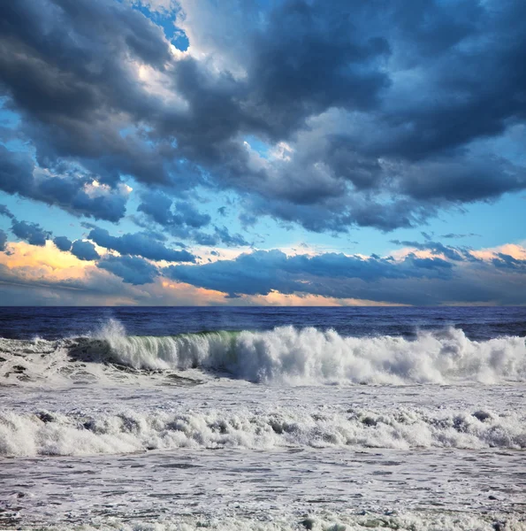 Ozean im Morgengrauen — Stockfoto